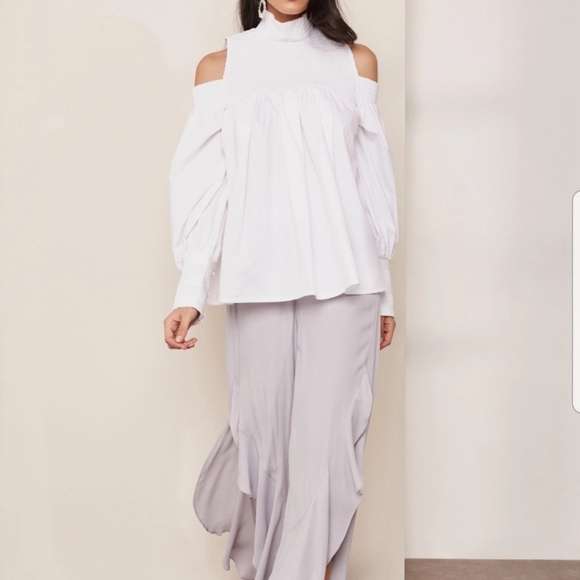 Elliatt Ivy cold shoulder white smocked top S - Picture 1 of 7